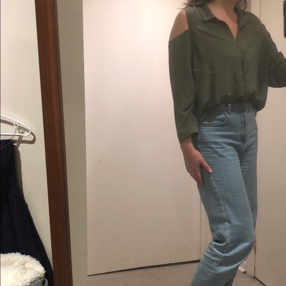 Cut out blouse - Picture 3 of 7